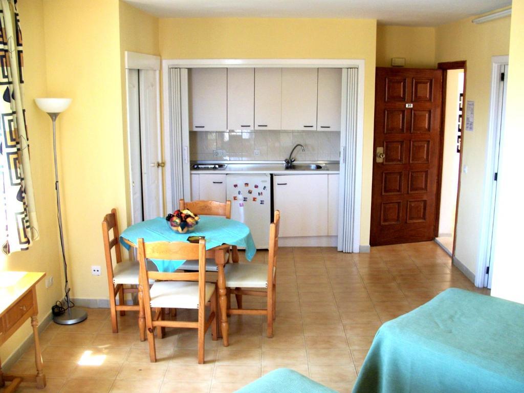 Apartamentos Triton カラ・ラトハダ 部屋 写真